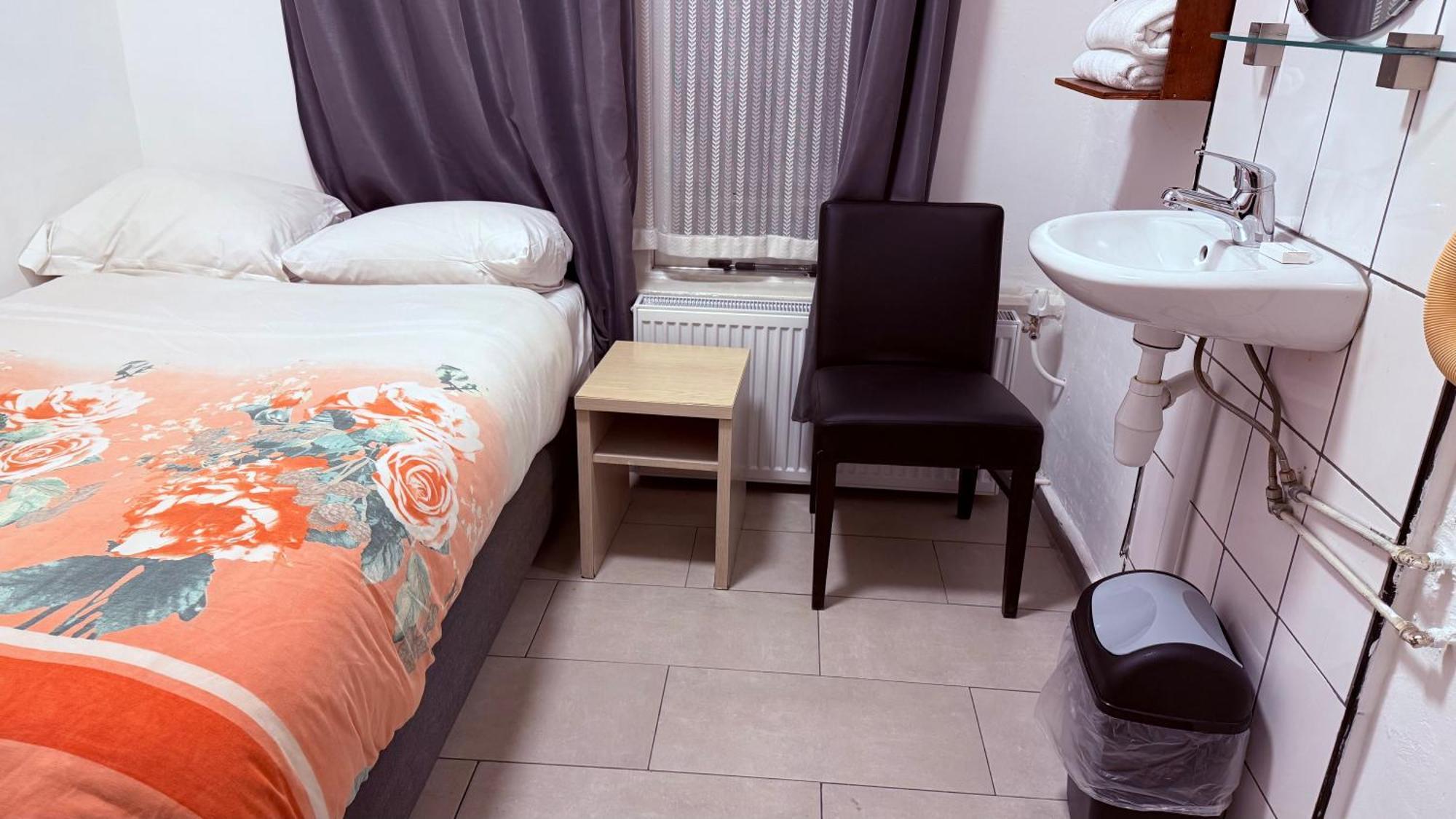 Schroder Hotel *